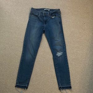 711 skinny Levi’s frayed ankle length jeans